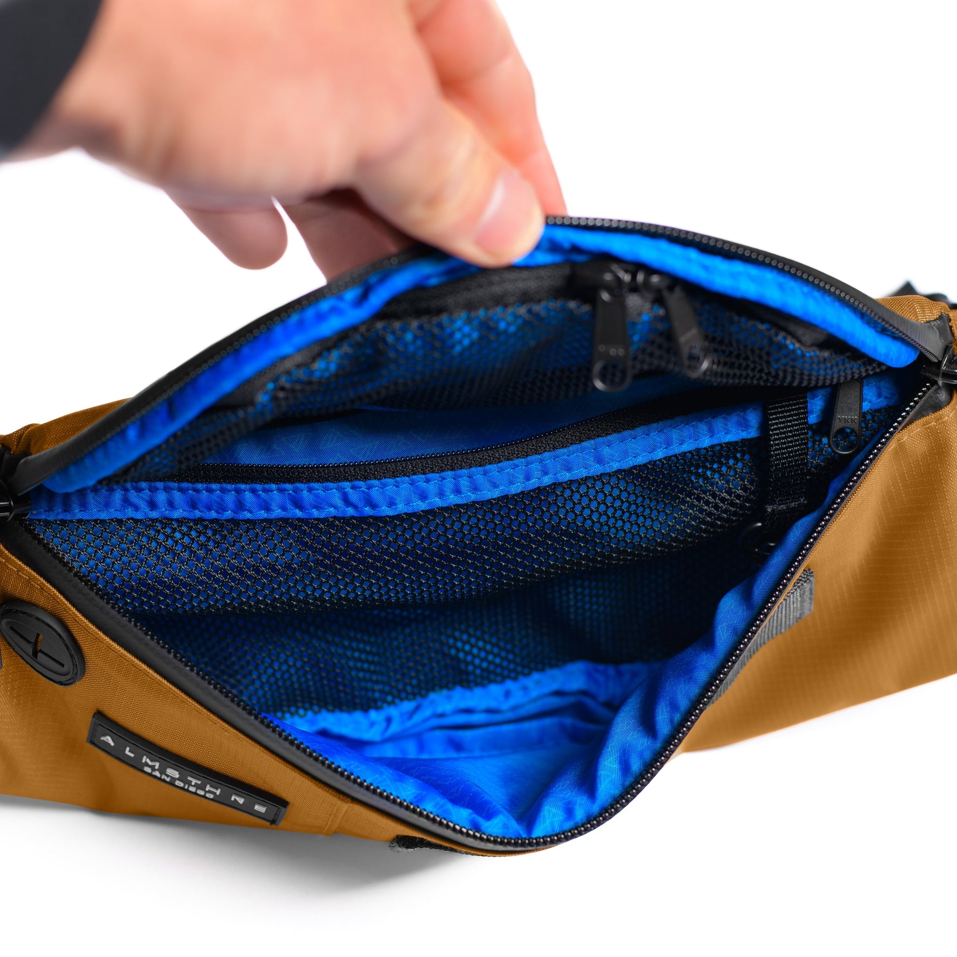 https://cdn.shopify.com/s/files/1/0493/2776/7713/files/ALMSTHRECyclingHipPackGold4.jpg?v=1759868026