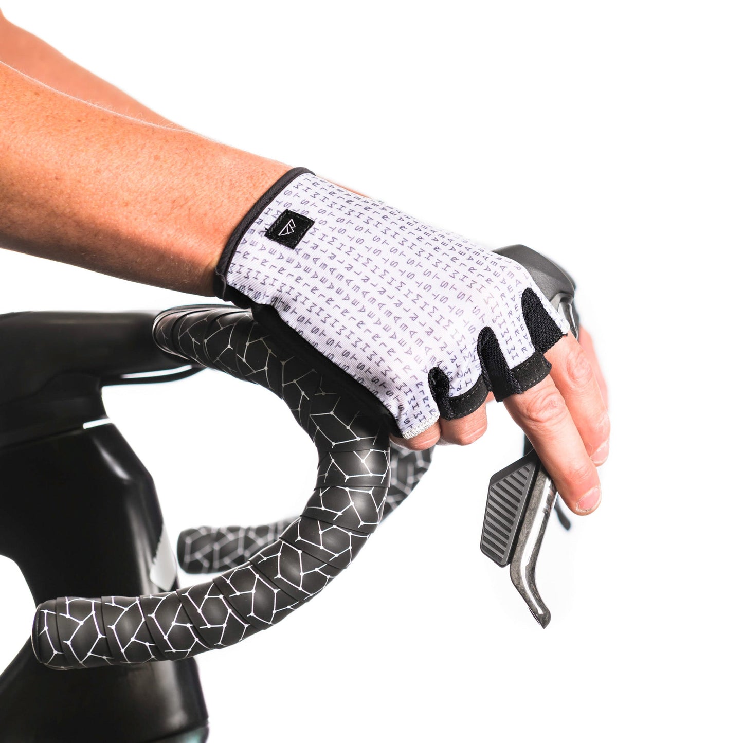 https://cdn.shopify.com/s/files/1/0493/2776/7713/files/ALMSTHRE_Cycling_Gloves_-36.jpg?v=1750287251