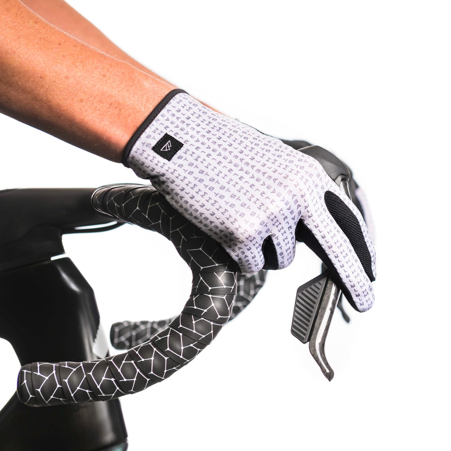 https://cdn.shopify.com/s/files/1/0493/2776/7713/files/ALMSTHRE_Cycling_Gloves_-39.jpg?v=1750287135