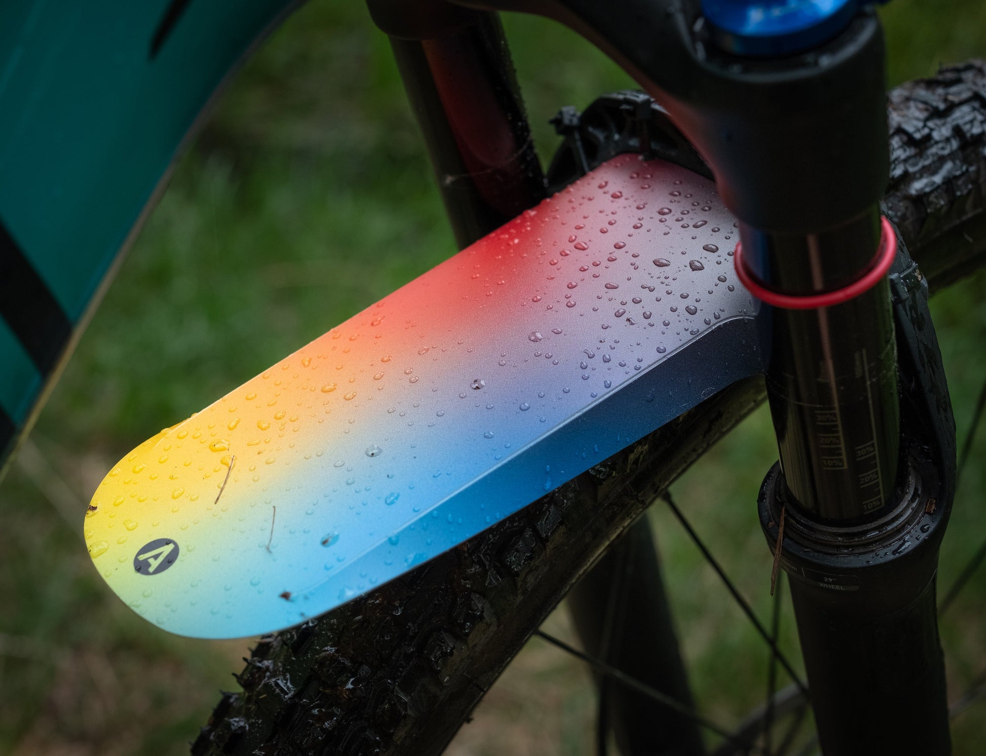 https://cdn.shopify.com/s/files/1/0121/2492/files/ASSSAVERS_MFR-1-SPK_MudderRegularSPEKTRUM_onMTBsuspensionfork1.jpg?v=1704894143