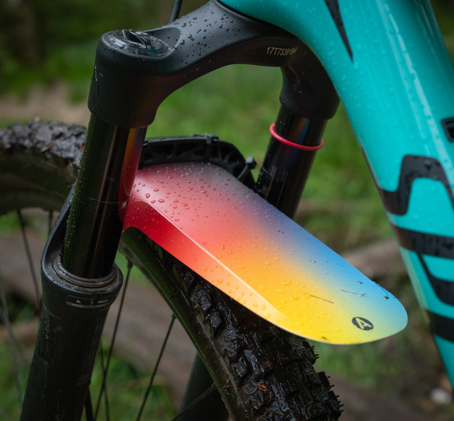https://cdn.shopify.com/s/files/1/0121/2492/files/ASSSAVERS_MFR-1-SPK_MudderRegularSPEKTRUM_onMTBsuspensionfork2.jpg?v=1704894143