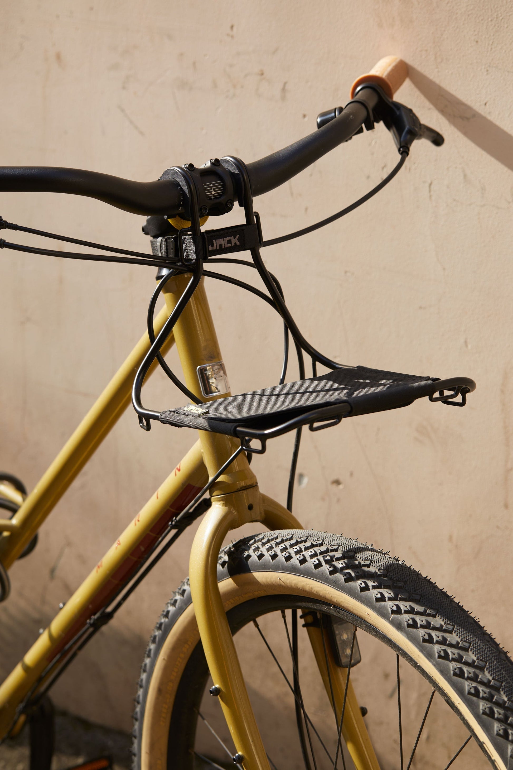 JACK Black Tool-Free Universal Bicycle Front Rack Carrier with Bungees