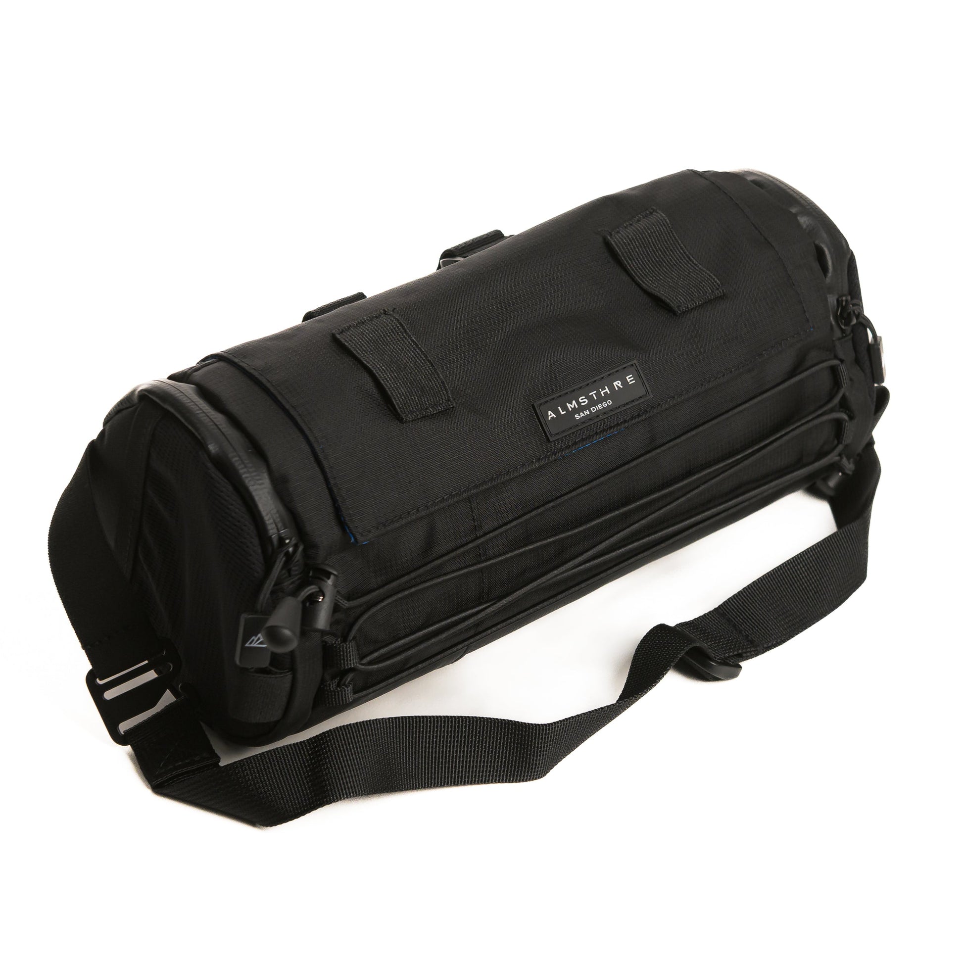 https://cdn.shopify.com/s/files/1/0493/2776/7713/files/Signature_XL_Bar_Bag_carry_strap.jpg?v=1763224148