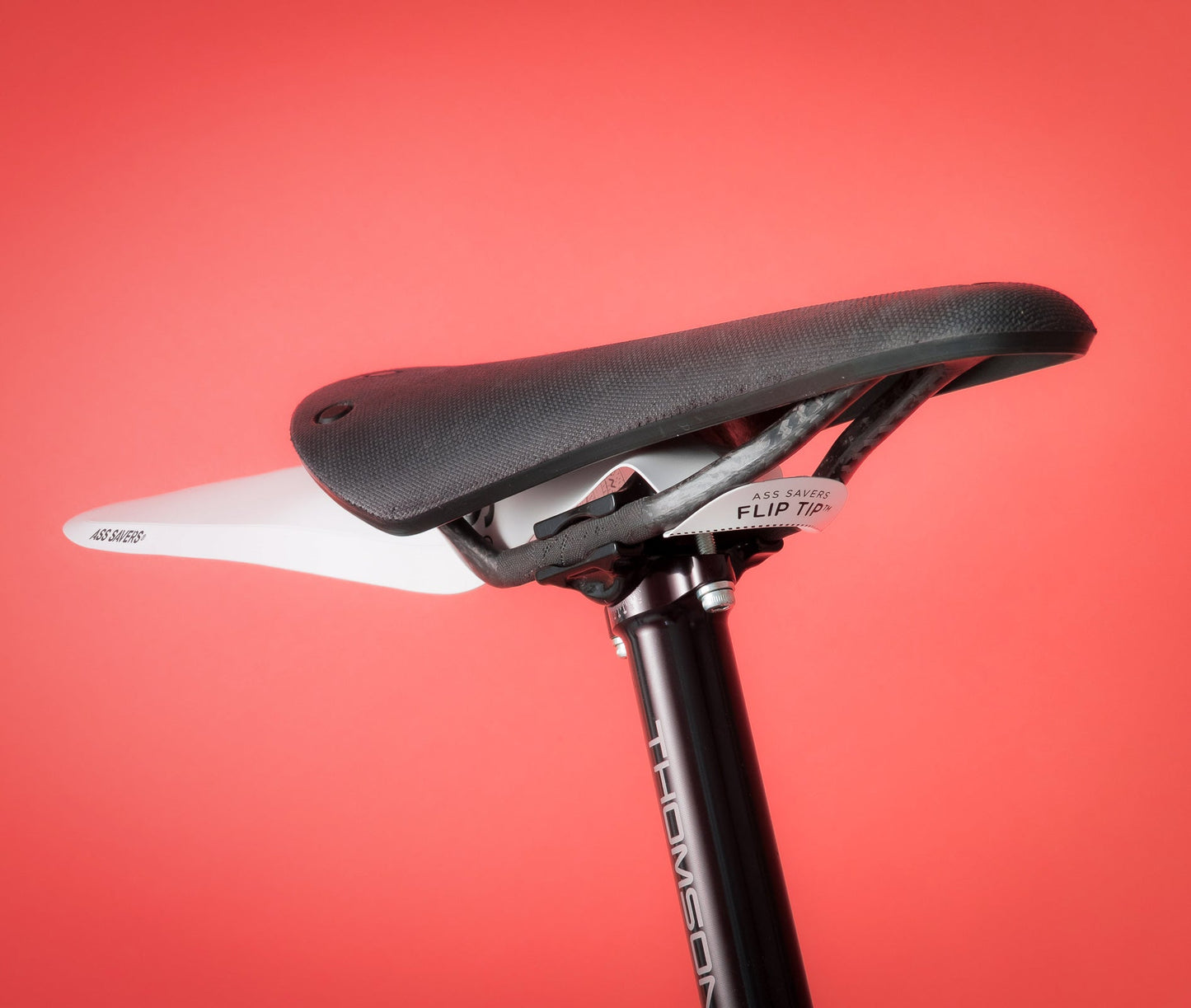 https://cdn.shopify.com/s/files/1/0121/2492/products/ass-saver-big-on_saddle-rear-mudguard.jpg?v=1521104797